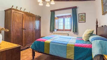 Berço de viagem, roupa de cama, acesso para cadeiras de rodas