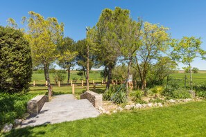 Property grounds - House with pool in the countryside 11 to 14 people, ideal for groups (Horcajo de Santiago)