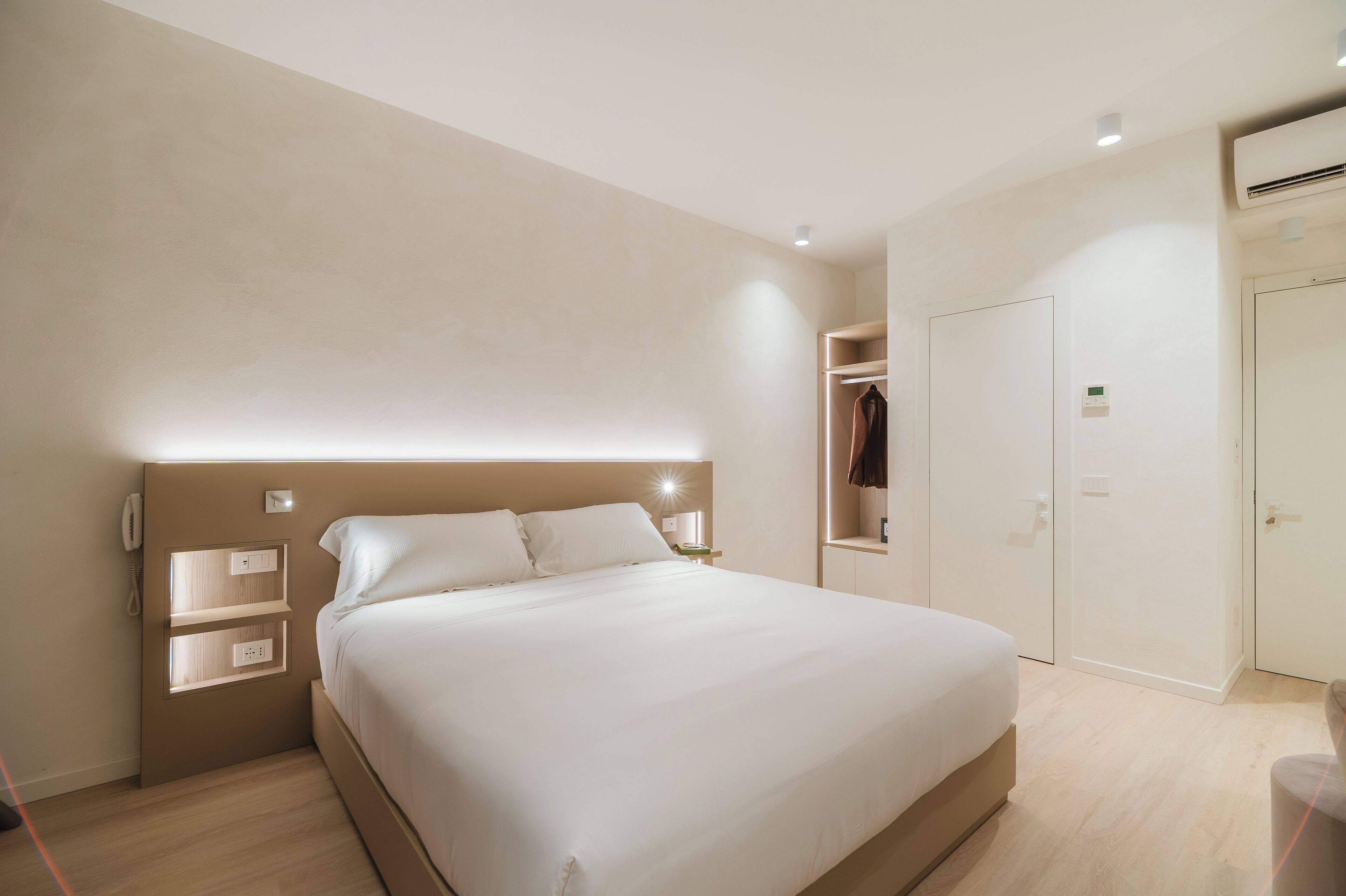 Standard Room | In-room safe, desk, soundproofing, iron/ironing board