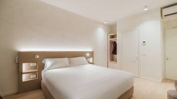 Standard Room | In-room safe, desk, soundproofing, iron/ironing board