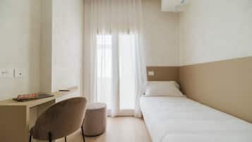 Junior-Zimmer, Stadtblick | Zimmersafe, Schreibtisch, schallisolierte Zimmer, Bügeleisen/Bügelbrett