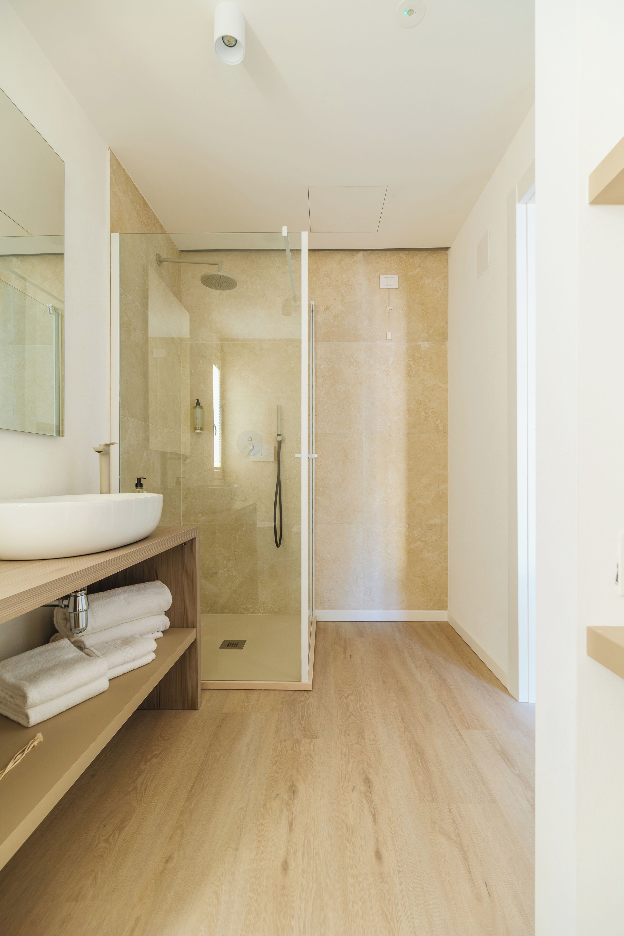 Standard Room | Bathroom | Shower, hair dryer, towels, soap