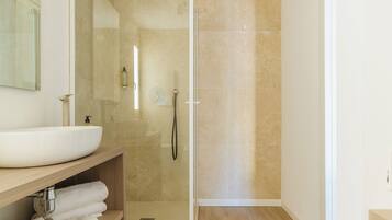 Standard Room | Bathroom | Shower, hair dryer, towels, soap