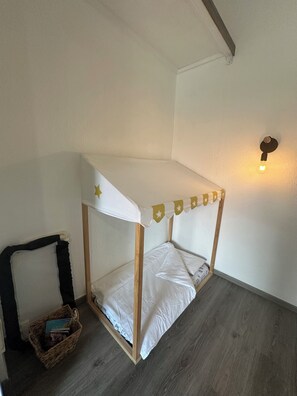 1 chambre, fer et planche Ă repasser, draps fournis