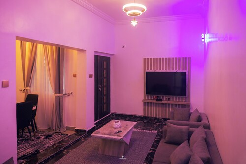 Seamless Shortlets - 1 BR. Fully Furnished and close to hotspots.