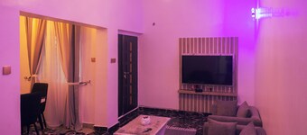 Seamless Shortlets - 1 BR. Fully Furnished and close to hotspots.