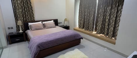 3 bedrooms, iron/ironing board, WiFi, bed sheets