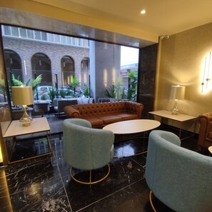 Living area - Great Athens Hotel (Athens)