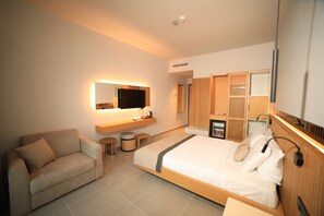 Rom – superior, sjøutsikt | Safe på rommet, blendingsgardiner og wi-fi (inkludert)