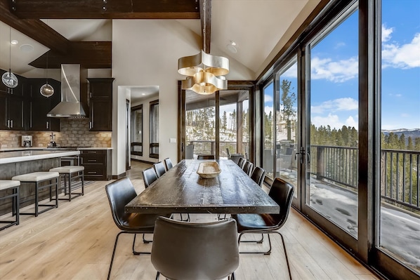 House, 6 Bedrooms | Dining