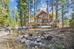 House, 5 Bedrooms | Exterior