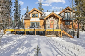 House, 5 Bedrooms | Exterior