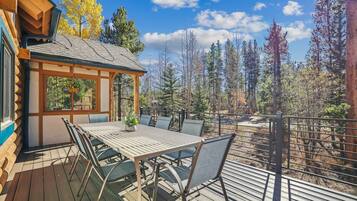 House, 5 Bedrooms | Outdoor dining