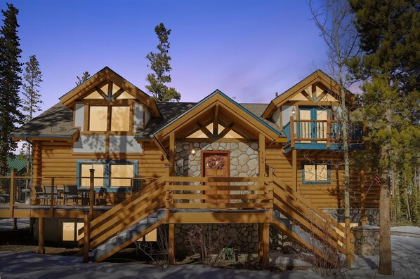 House, 5 Bedrooms | Exterior