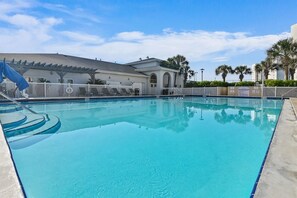 Pool - Shoreline Towers 3025 2 Bedroom Condo (Destin)