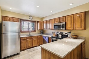 Maison mitoyenne, 2 chambres | Cuisine privée | Réfrigérateur, cafetière/bouilloire, grille-pain