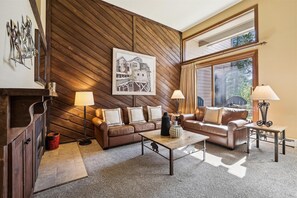 Maison mitoyenne, 2 chambres | Coin séjour