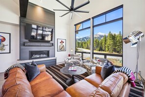 Maison, 4 chambres | Coin séjour