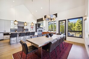 Maison, 4 chambres | Restauration