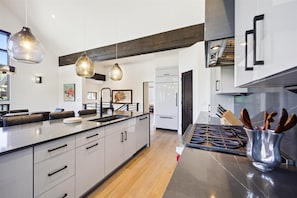 Maison, 4 chambres | Cuisine privée | Réfrigérateur, four, cafetière/bouilloire, grille-pain