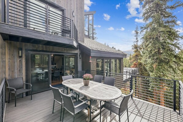 House, 4 Bedrooms | Outdoor dining