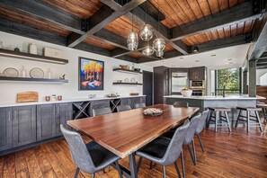 House, 4 Bedrooms | Dining