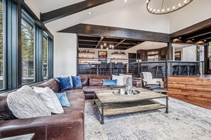 House, 4 Bedrooms | Living area