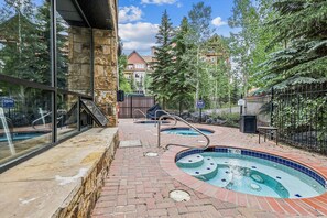 Apartment, 3 Schlafzimmer | Außen-Whirlpool