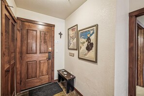 Condo, 3 Bedrooms | Interior