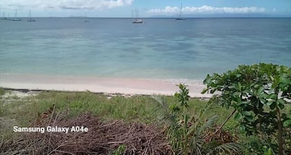 Lovely period wooden house 30 m from the beach for family vacations.