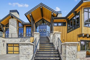 House, 6 Bedrooms | Exterior