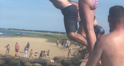 3-bedroom townhome in charming Edgartown with WiFi, AC. Start your vacation now