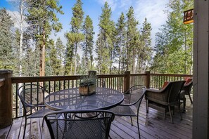 House, 5 Bedrooms | Outdoor dining