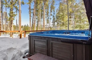 House, 5 Bedrooms | Outdoor spa tub