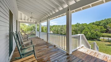 House, 4 Bedrooms | Terrace/patio