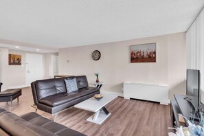 Apartment, 2 Bedrooms | Living area