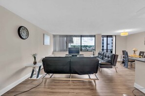 Departamento, 2 habitaciones | Área de sala de estar