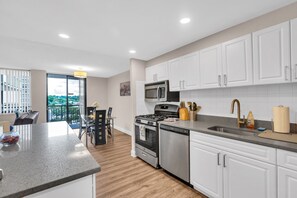 Apartment, 2 Bedrooms | Private kitchen | Fridge, oven, coffee/tea maker, toaster