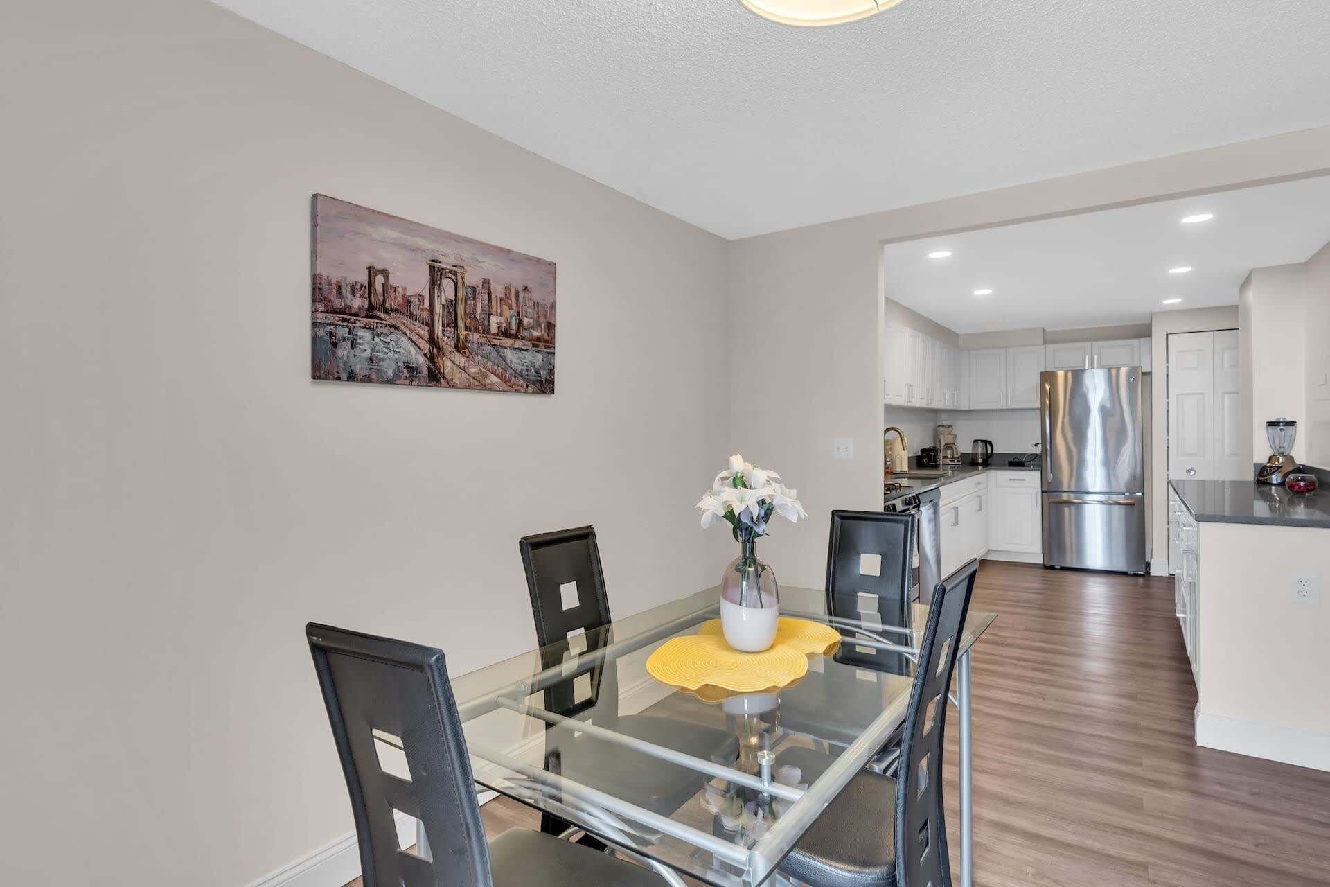 Apartment, 2 Bedrooms | Dining