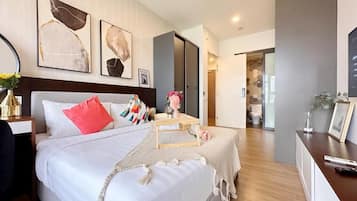 Deluxe-Studio, Stadtblick | Schreibtisch, schallisolierte Zimmer, Bügeleisen/Bügelbrett