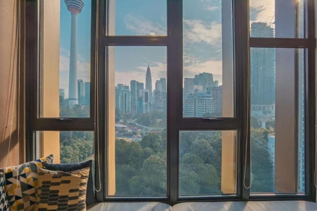 Deluxe Studio, City View | Interior