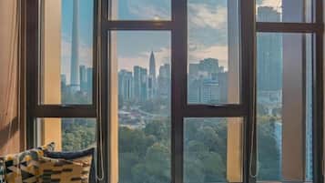 Deluxe Studio, City View | Interior