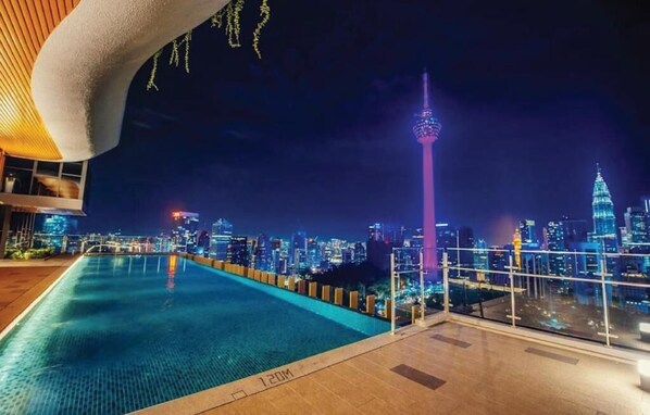 Outdoor pool - Ceylonz Suites KLCC by One 39 KL (Kuala Lumpur)