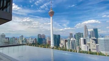 Hồ bơi ngoài trời