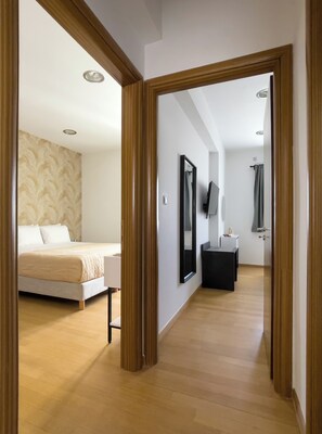 2 chambres, fer et planche à repasser, Wi-Fi gratuit, draps fournis