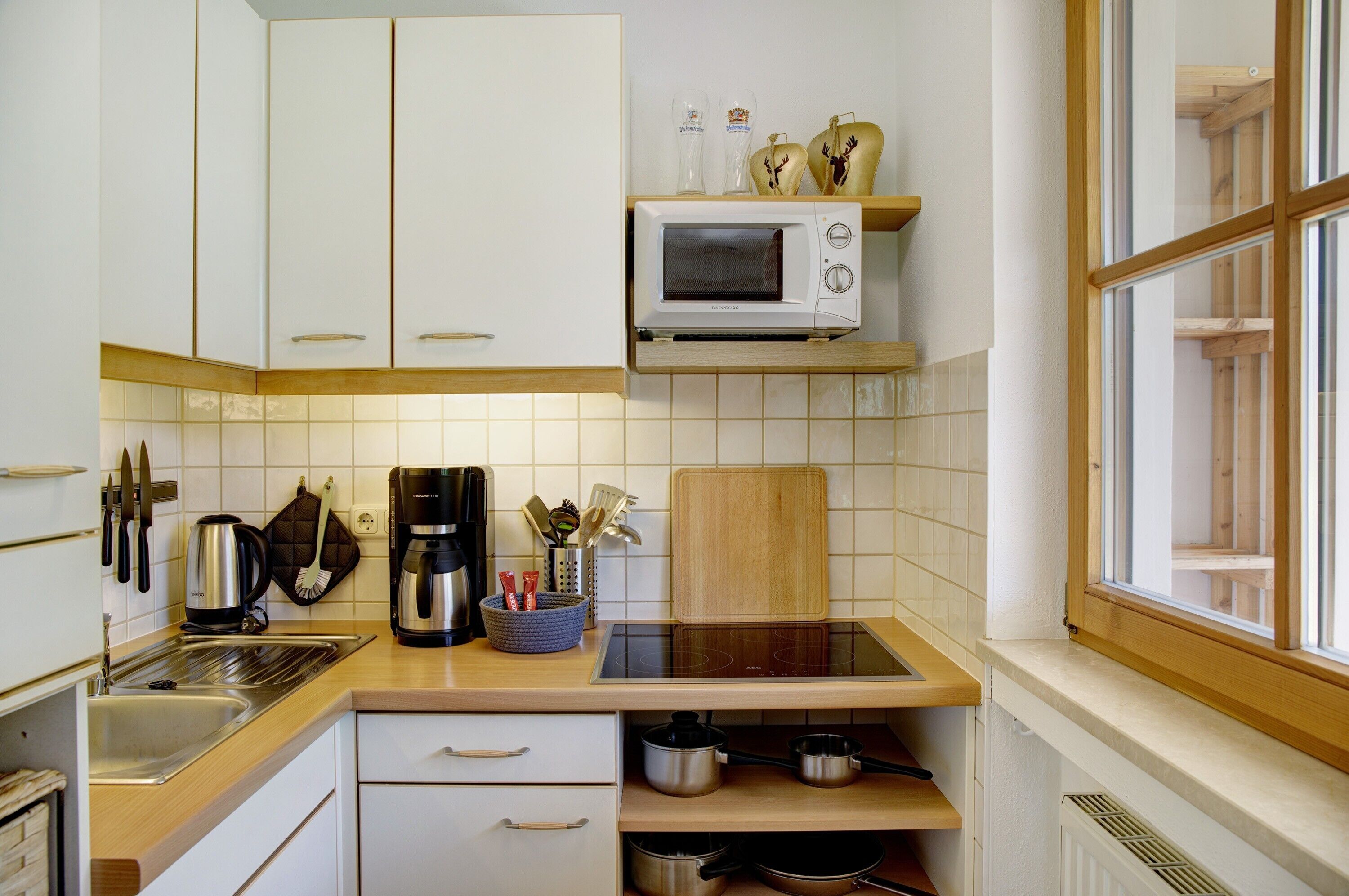Fridge, microwave, stovetop, dishwasher