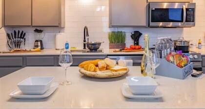 Beautiful Contemporary Suite #06