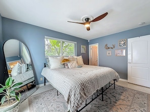 4 habitaciones, escritorio, tabla de planchar con plancha y wifi gratis 