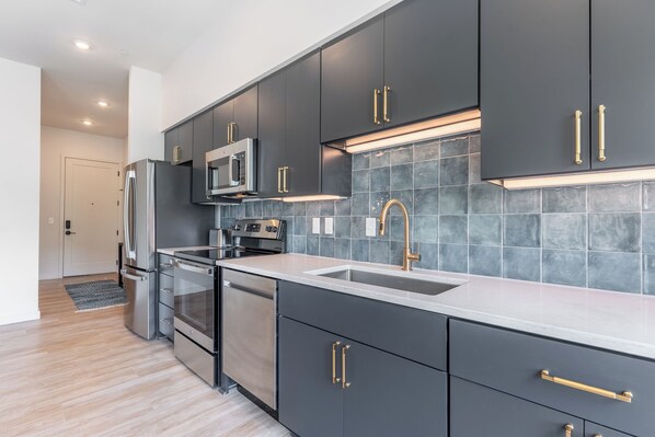 Fridge, microwave, oven, stovetop