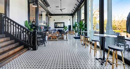 Modern 2BR Silverado Resort | Golf Views | W/D